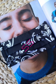 Čierne rúško s bielymi ornamentami - 100% bavlna 