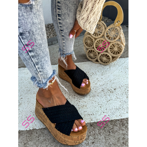 Čierne platformové šľapky DAMARI-