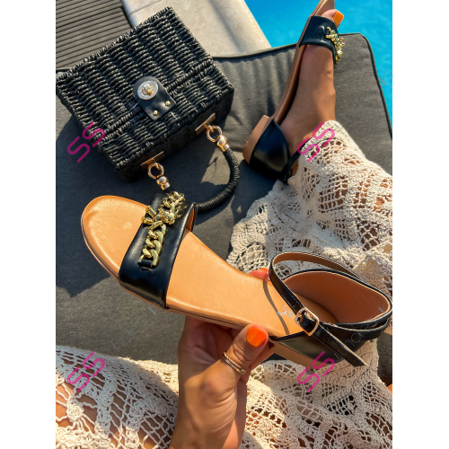 Elegantné sandále so zlatou ozdobou ROSALYN-