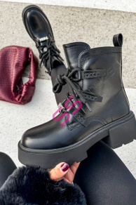 Šnúrovacie členkové čižmy CYRENA+