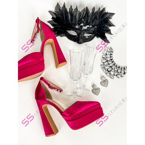 Elegantné saténové sandále CARALYN-