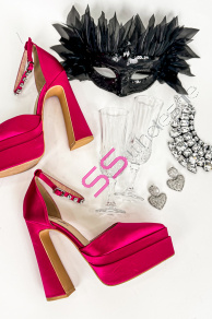 Elegantné saténové sandále CARALYN-