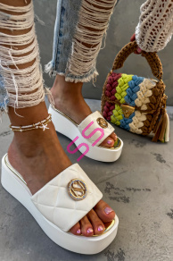 Platformové šľapky so zlatou ozdobou AMANDA