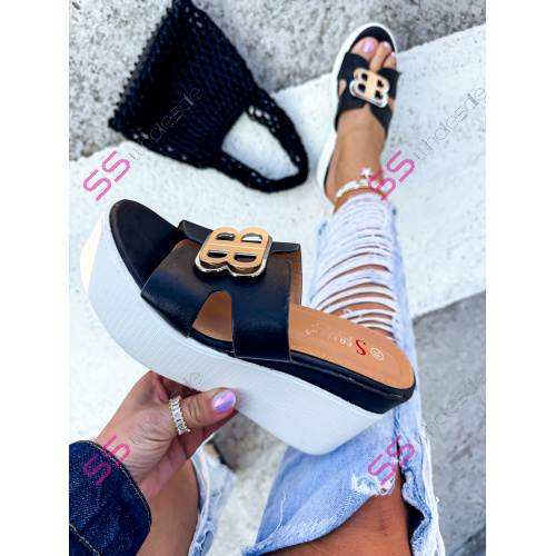 Platformové šľapky s ozdobou DESIREA-