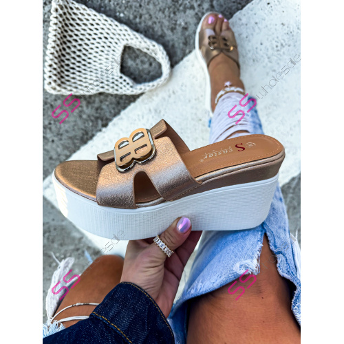 Platformové šľapky s ozdobou DESIREA-