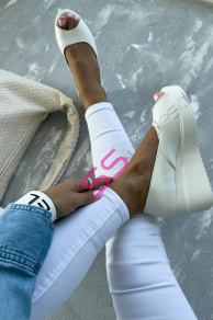 Biele sandále na platforme SALOME-