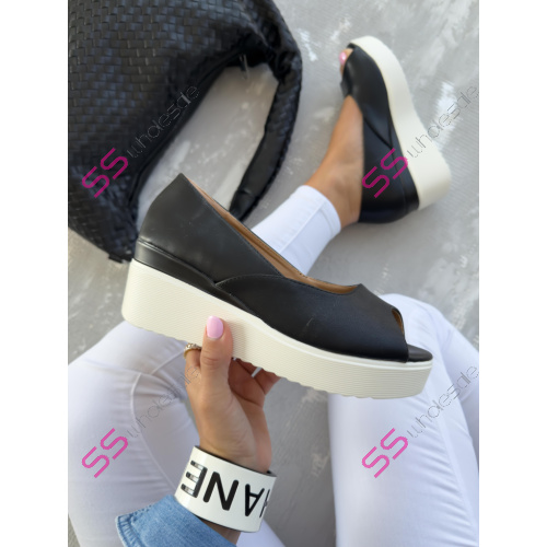 Čierne sandále na platforme SALOME-