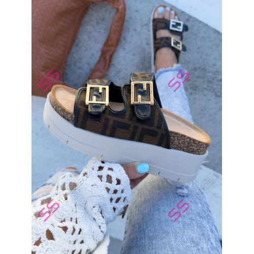 Vzorované šľapky na platforme DIVINA-