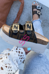 Vzorované šľapky na platforme DIVINA-