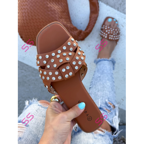 Šľapky zdobené striebornými kamienkami LAMIA-