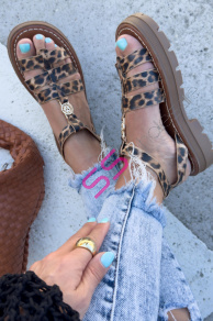 Leopardie sandále so zlatou ozdobou ROMANA-