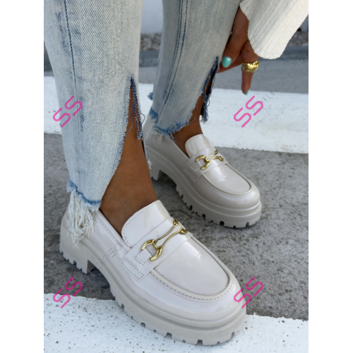 Béžové lakované mokasíny s ozdobou MELANIA-