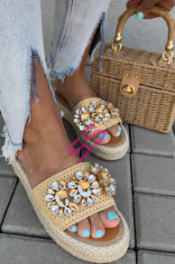 Šľapky zdobené kamienkami SELLY-