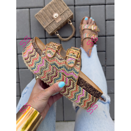 Vzorované šľapky na platforme DATOLA-