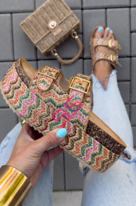 Vzorované šľapky na platforme DATOLA