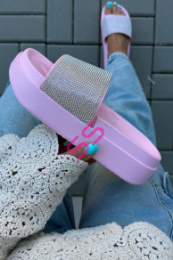 Ružové šľapky zdobené kamienkami MAREKA