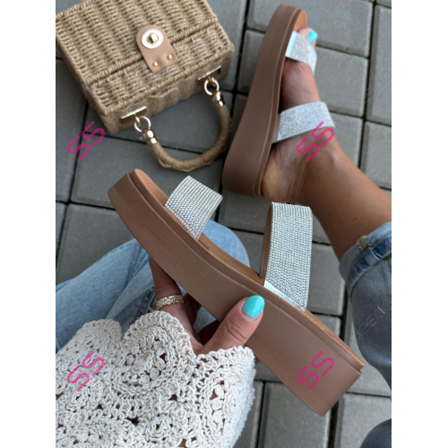 Šľapky zdobené kamienkami MANUELA-