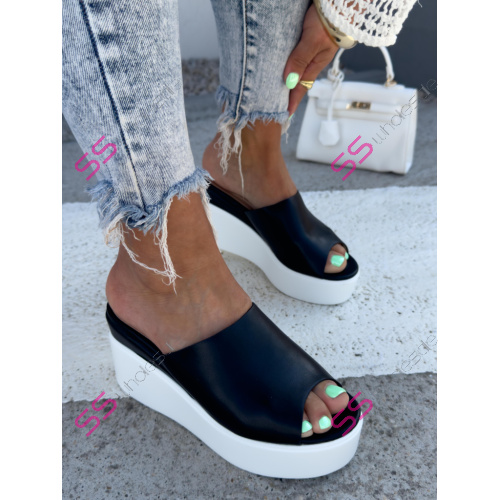 Čierne šľapky na platforme SOREL-