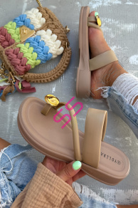 Dámske šľapky so zlatou ozdobou ALIENOR