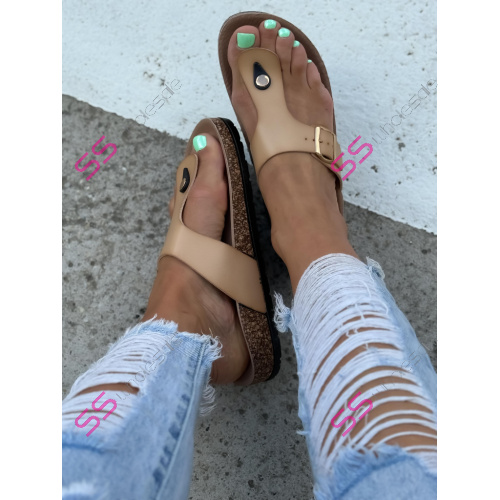 Dámske šľapky so zlatou ozdobou PAULINA-