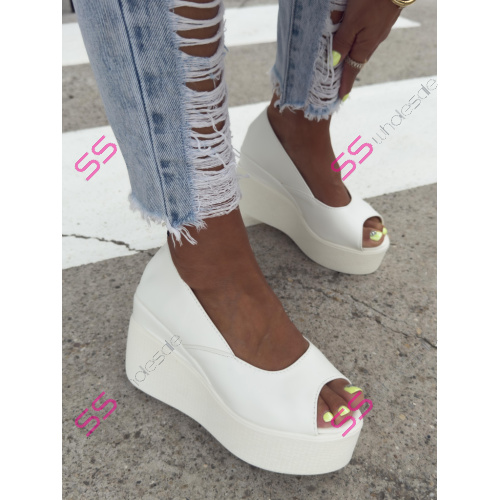 Biele sandále na platforme MANTYS-