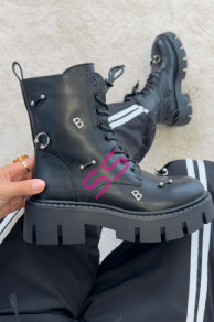 Šnúrovacie čižmy so striebornými ozdobami AYAH