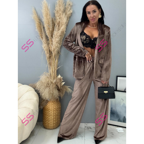 Elegantný velvet komplet s vypchávkami ZOFIA+