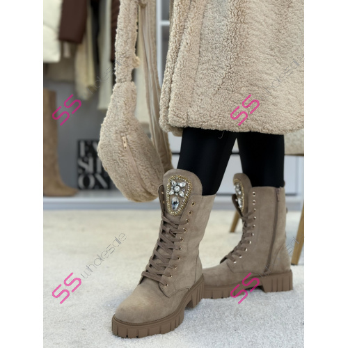 Šnúrovacie čižmy zdobené kamienkami MISENA