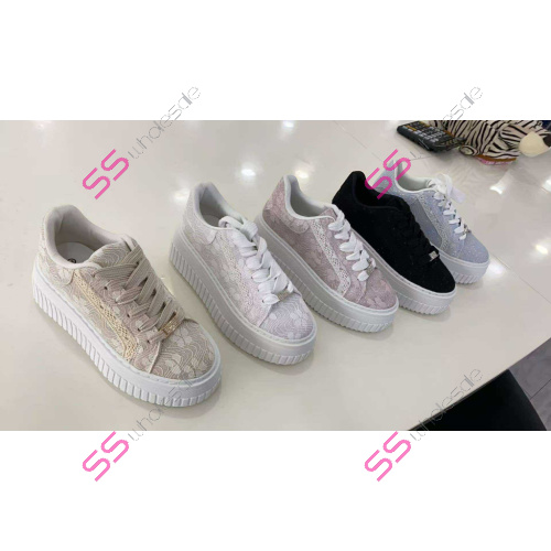 Tenisky zdobené čipkou