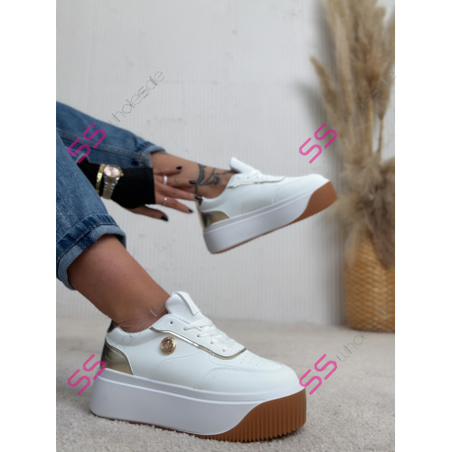 Platformové tenisky so zlatými detailmi APRYLL