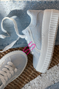 Trblietavé tenisky zdobené čipkou ANIRMA