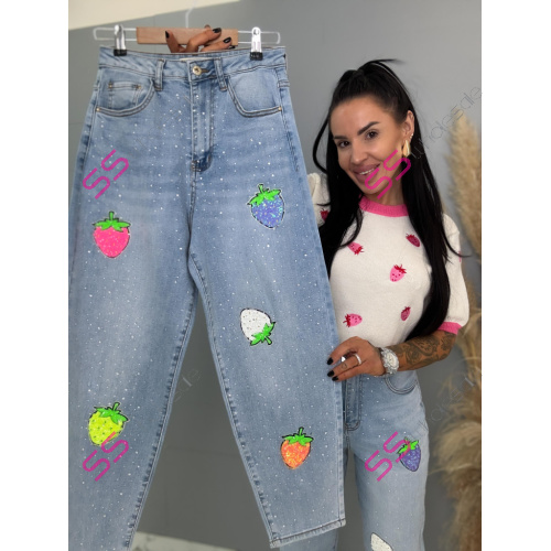 Mom fit rifle s vysokým pásom zdobené kamienkami a flitrami