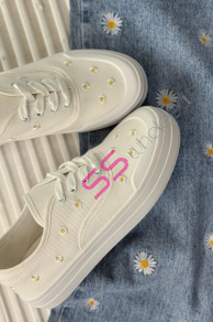 Platformové tenisky zdobené výšivkou EMALY