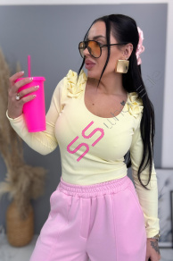 Rebrovaný top s volánom na ramene MARLONA