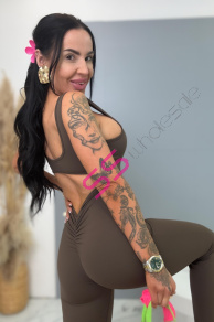 Tvarujúci overal s vypchávkami a tvarovaným zadkom ZENADA